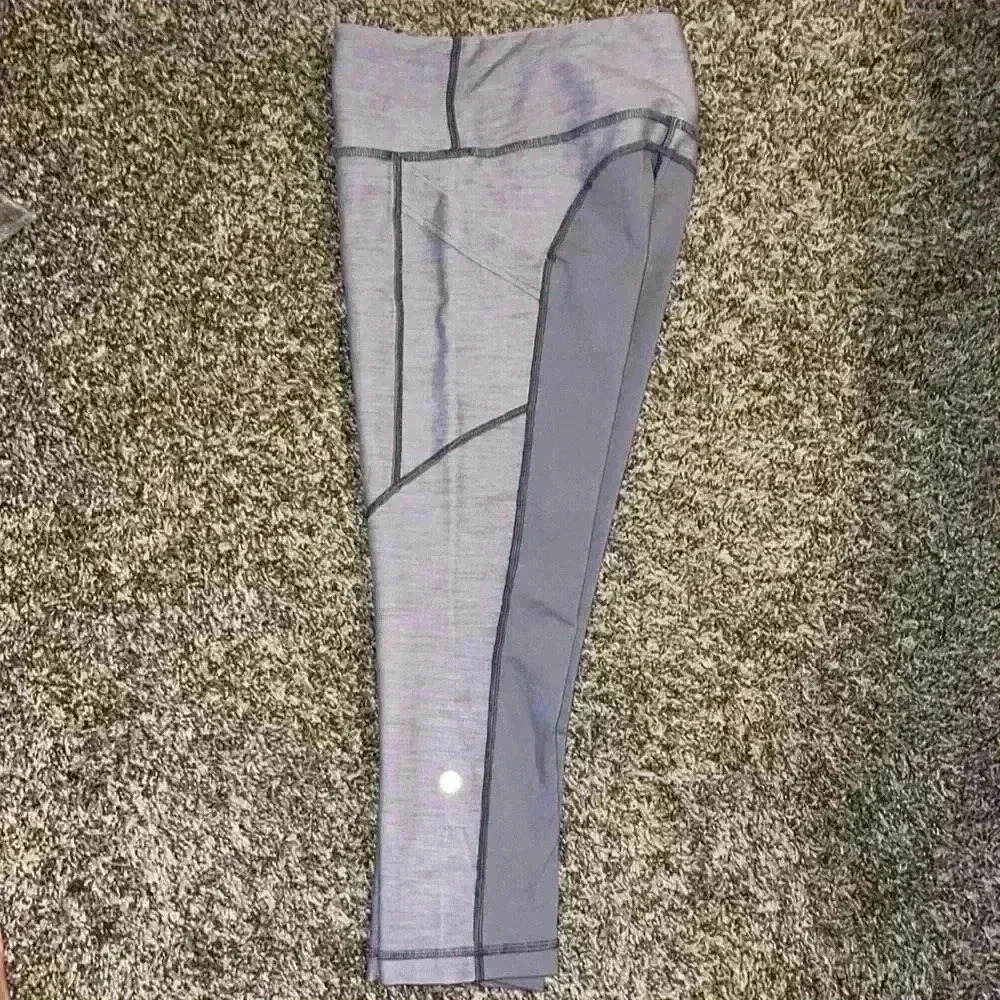 Lululemon Polocrosse Crop *Denim size 4
Fossil White Slub Denim / Fossil - Picture 10 of 16